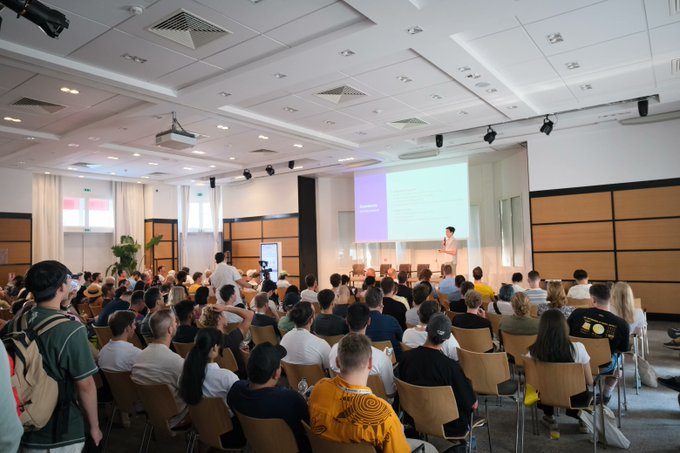 A full room at Agents Unleashed Cannes