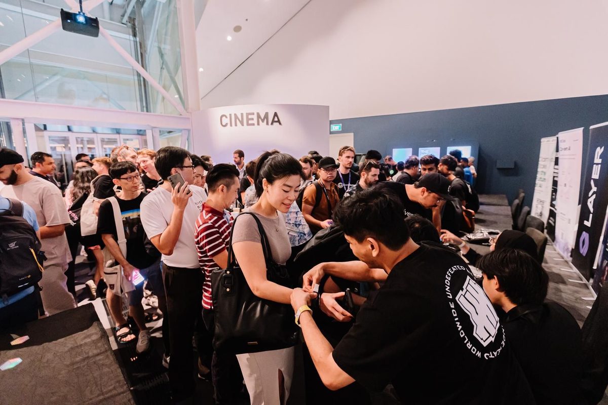Crowd queueing for Agents Unleashed Singapore