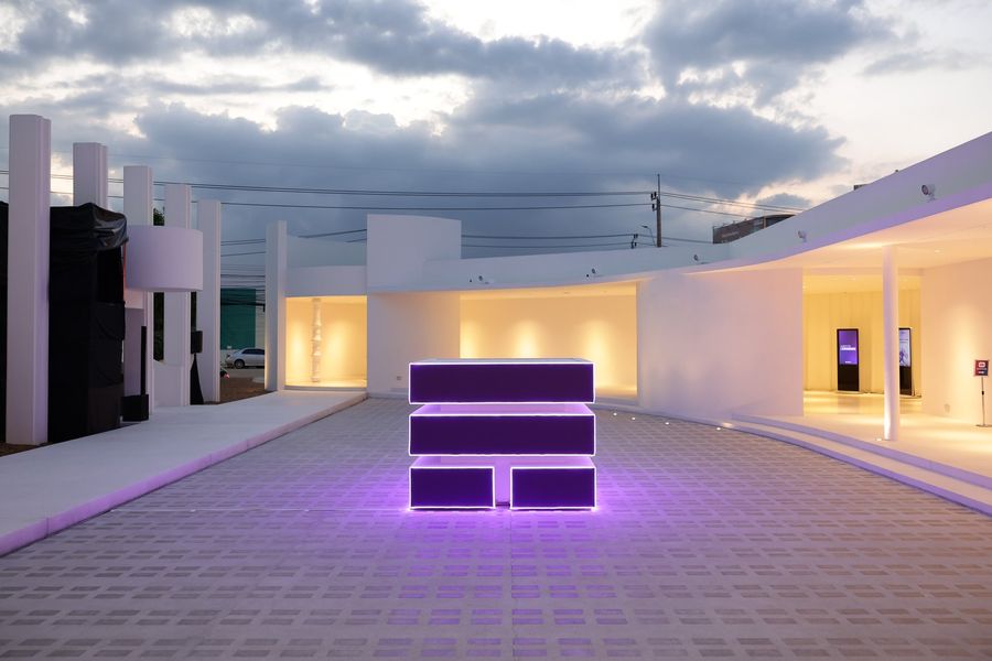 Venue arrival at dusk